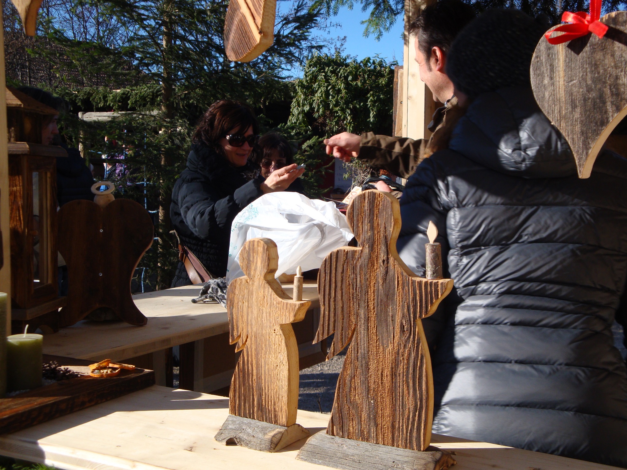 Auf den Weihnachtsmärkten findet man allerhand schöne selbstgemachte Sachen die das Haus verschönern.