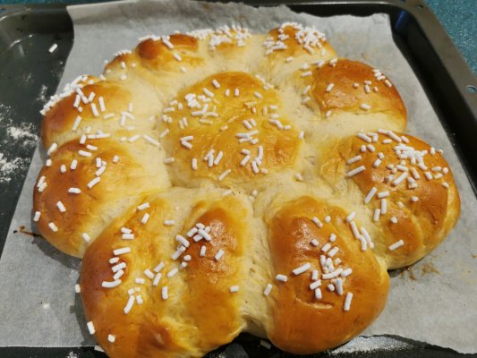 Unser Dreikönigskuchen - mit sehr viel Liebe gebacken.